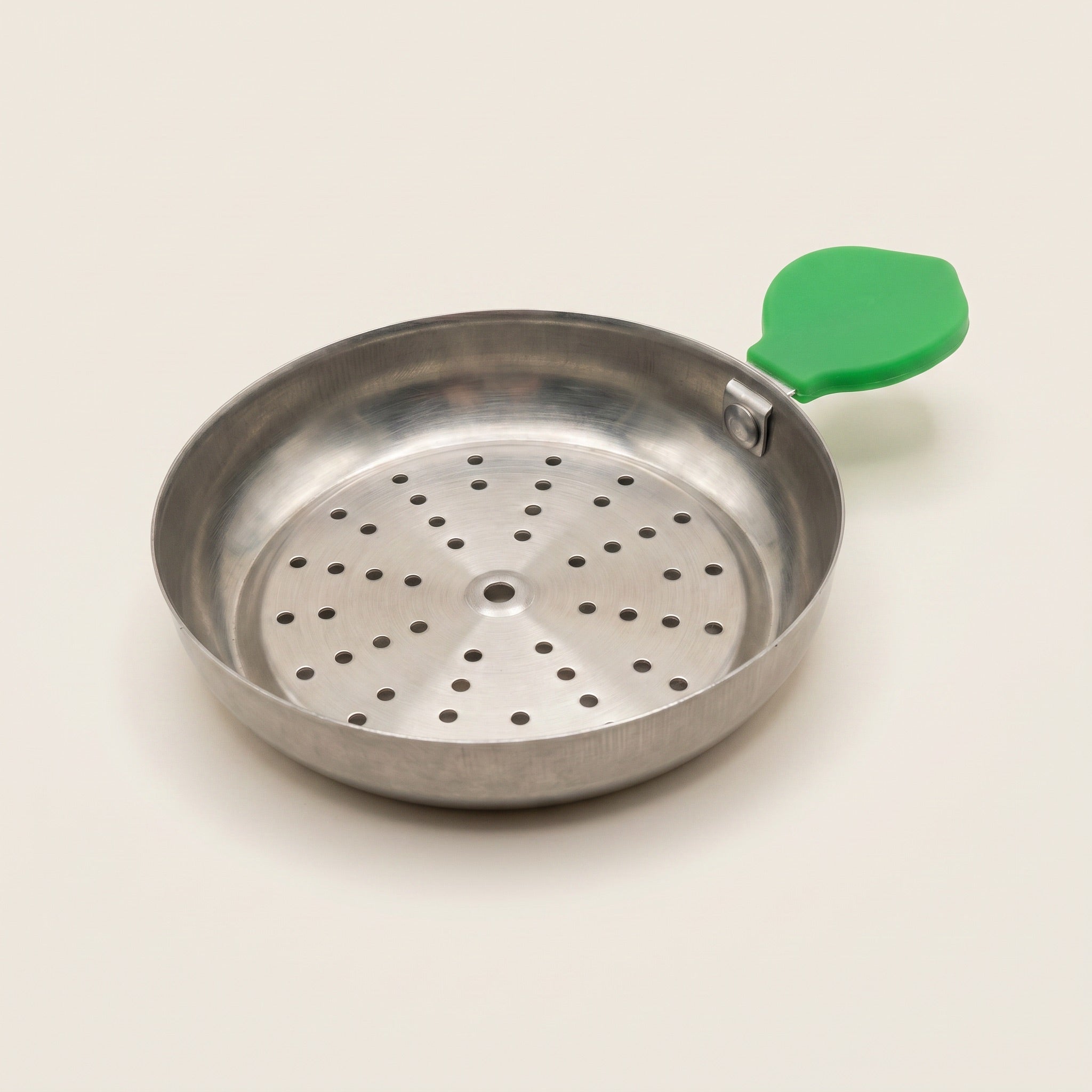 Essentials Leaf Heat Management Screen with brushed stainless steel tray and green silicone handle from The Premium Way