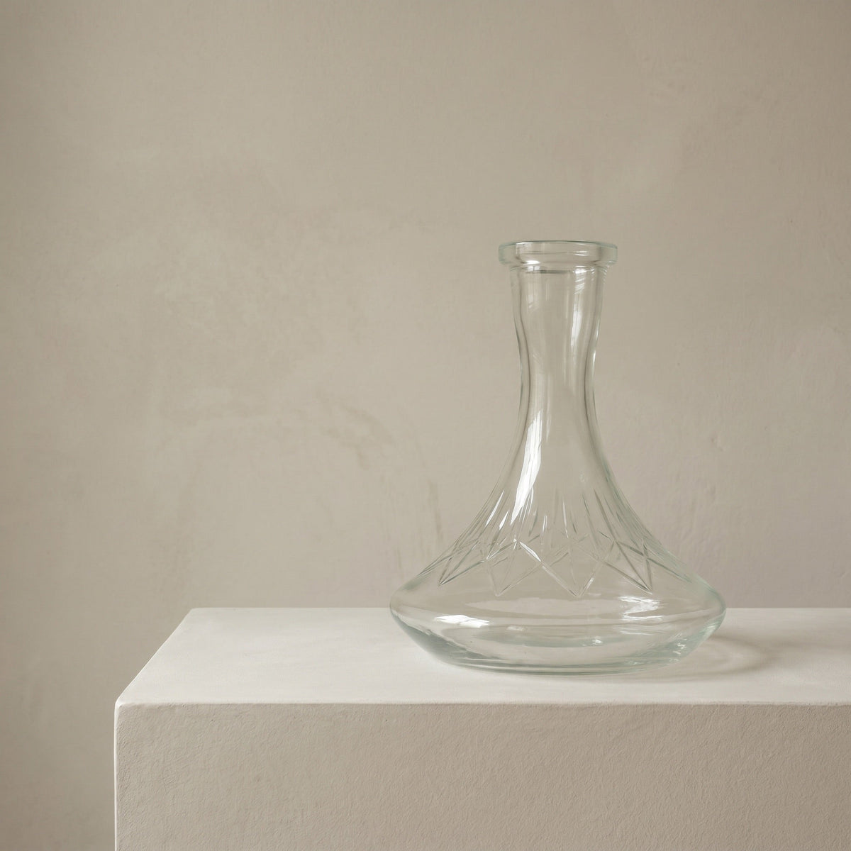 Essentials Star-Cut Clear Russian vase mounted on a 45mm Russian-fit stem, water-filled, showing live session compatibility, image 3 of 4