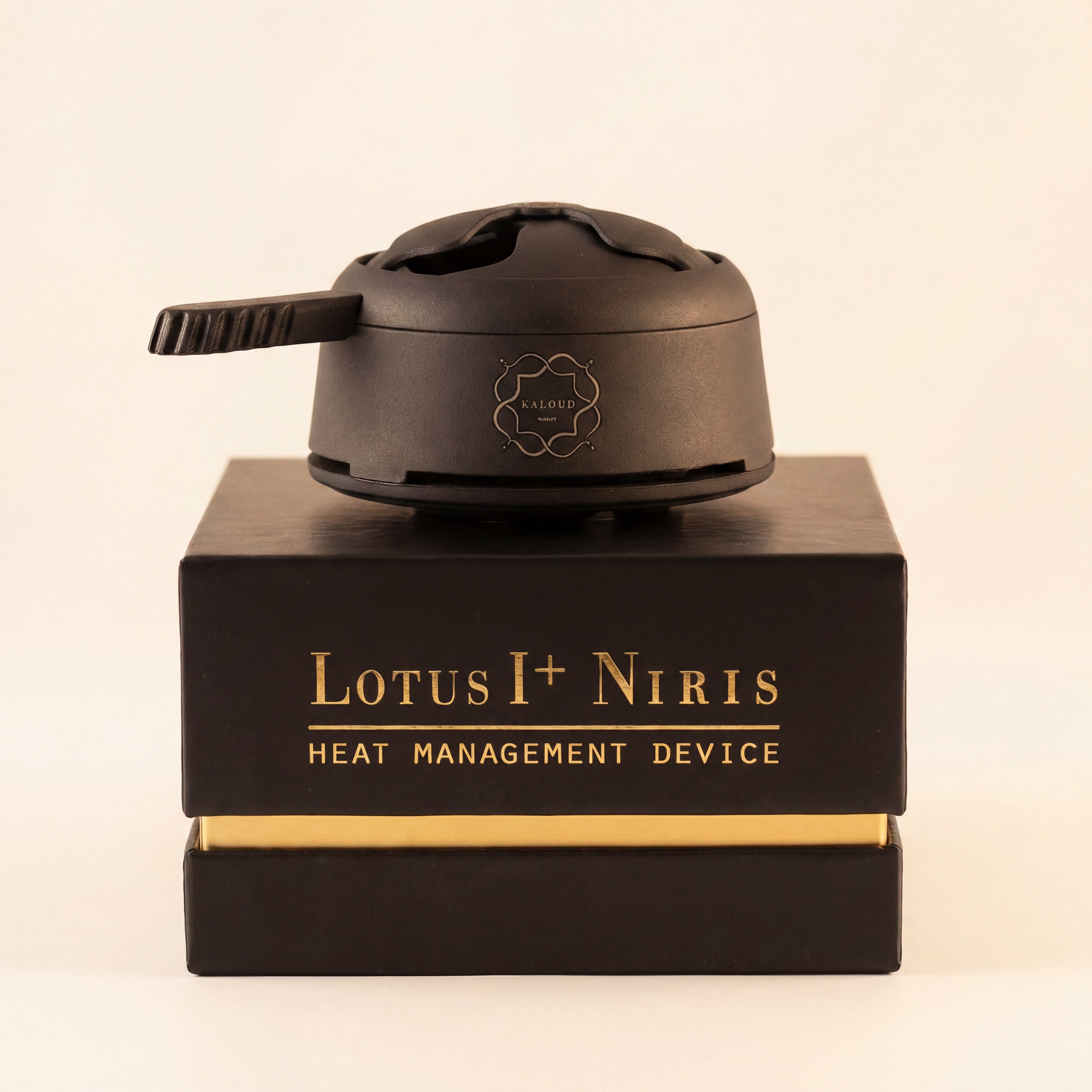 Kaloud Lotus I+ Niris Black HMD atop its black and gold premium retail packaging box at The Premium Way.
