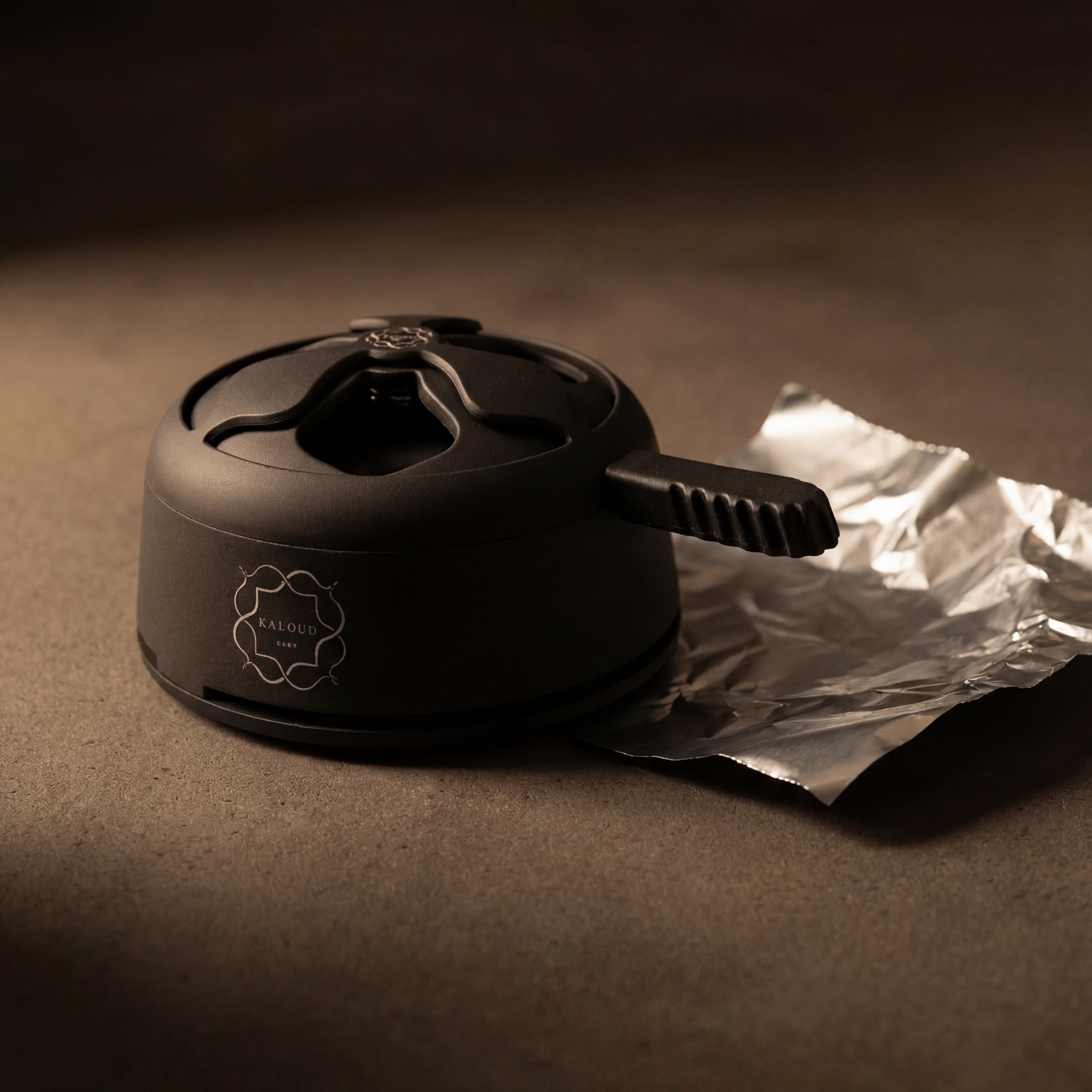 Kaloud Lotus I+ Niris HMD beside discarded aluminium foil, visual upgrade from foil to Lotus at The Premium Way.