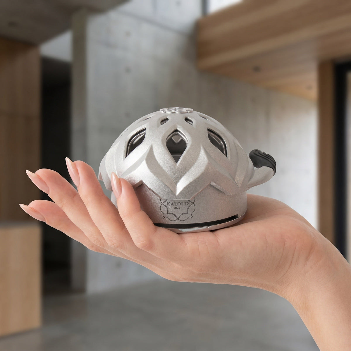 Kaloud Lotus I+3 Argis Silver shisha HMD held in palm showing compact size, image 4 of 19