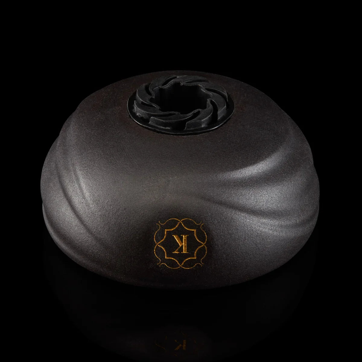 Underside view of Kaloud Samsaris Kore Dào Short black clay hookah bowl showing integrated silicone grommet, image 11 of 12