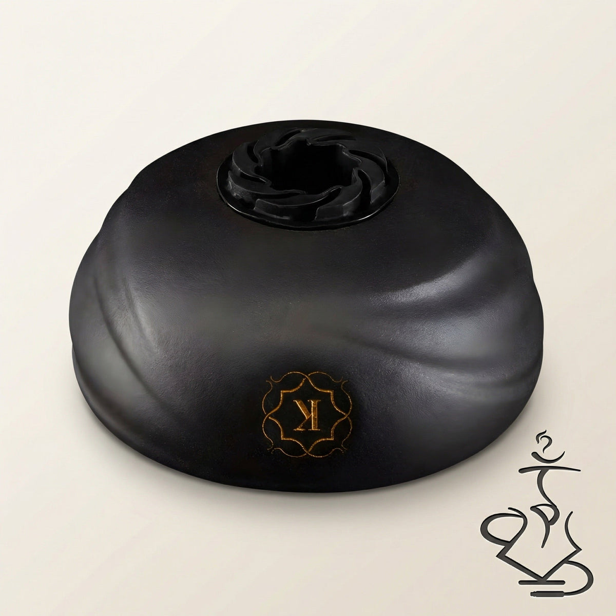 Underside of the Kaloud Samsaris Kore Qì Short black clay bowl showing the integrated silicone grommet with turbine-shaped universal fit design, image 7 of 12